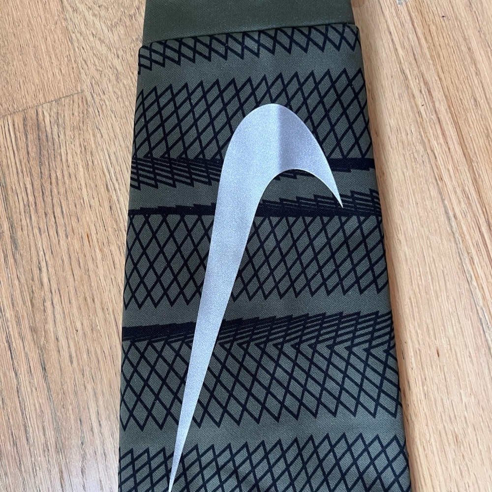 Nike Olive Dri-FIT Hoodie - Picture 4 of 9